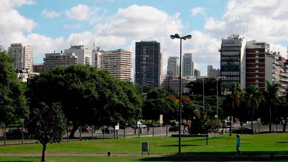  Jornada con cielo algo nublado en el Área Metropolitana de Buenos Aires 