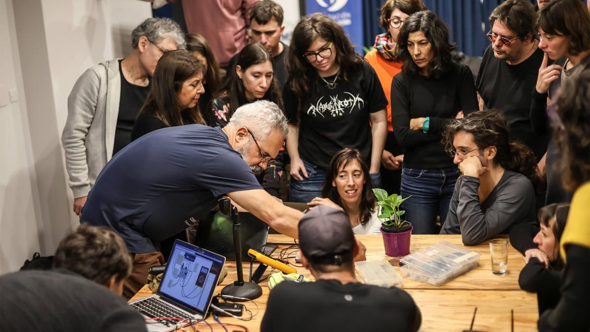  Invitan a pensar cómo la tecnología está cambiando la forma de producir arte 