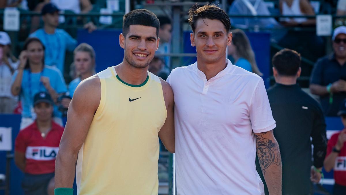 Carlos Alcaraz se esforzó al máximo para vencer al argentino Carabelli y asegurar su lugar en las semifinales.