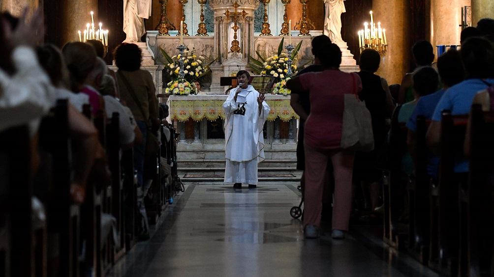 En la basílica de la ciudad de Buenos Aires, se espera la canonización de Mamá Antula, cuyos restos descansan en este lugar.