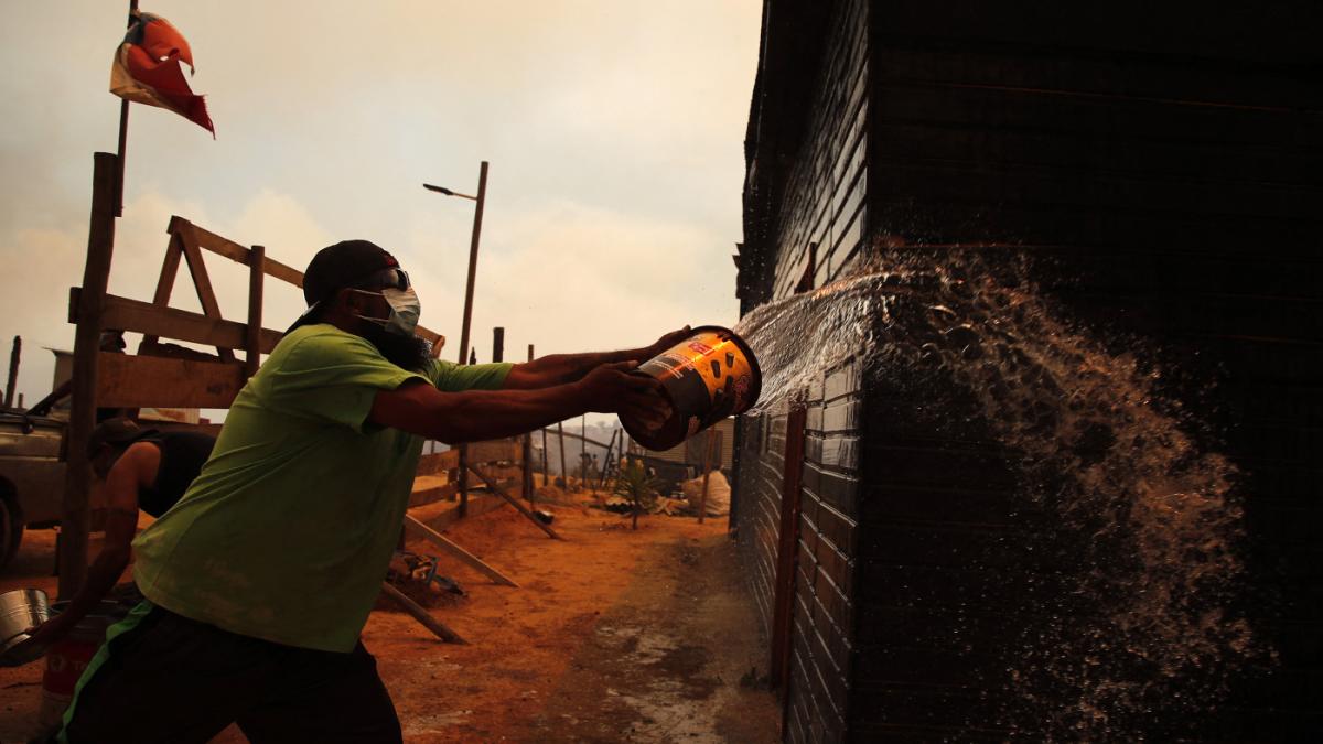 El balance provisional de muertos por los incendios en Chile ha aumentado a 133.