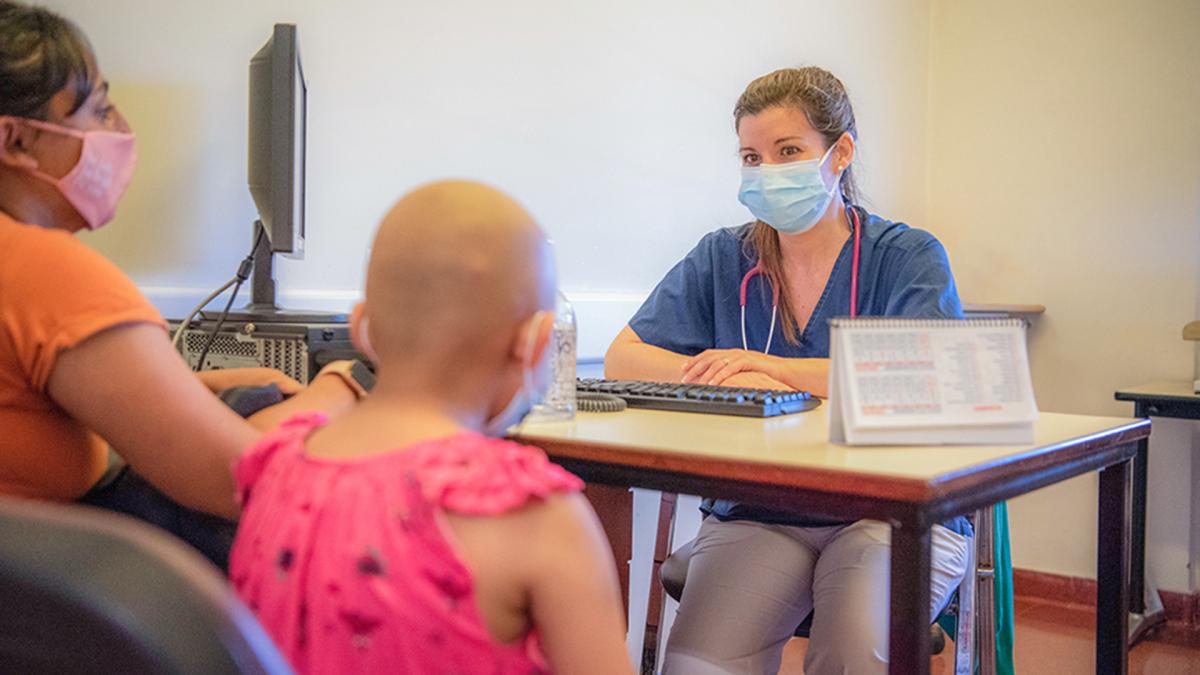 El sistema público de salud en Argentina atiende a ocho de cada diez niños con cáncer.