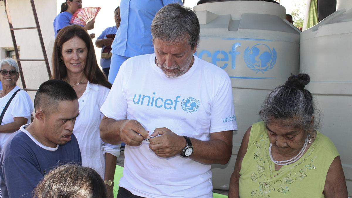 Unicef distribuyó tabletas potabilizadoras de agua en áreas afectadas por emergencia sanitaria en Salta.