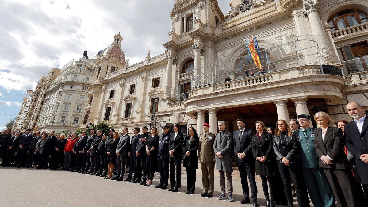  Homenajearon a los diez muertos del incendio de Valencia 