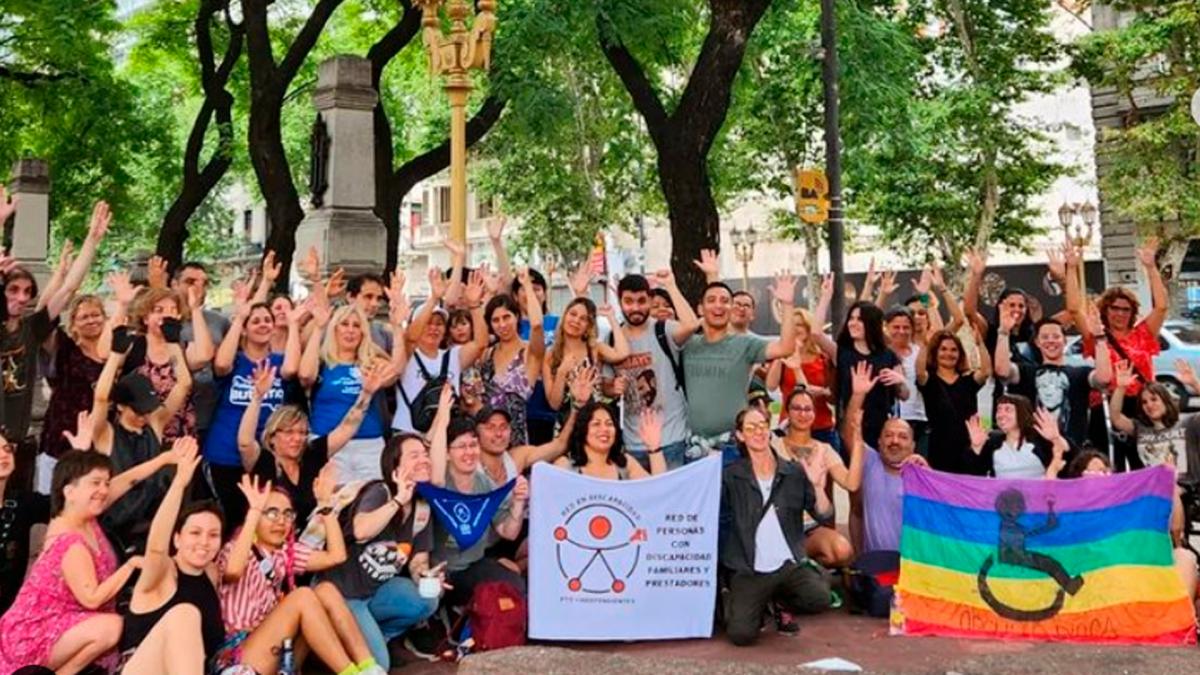 La comunidad del Foro de Discapacidad se une en protesta exigiendo la revisión de las tarifas vigentes