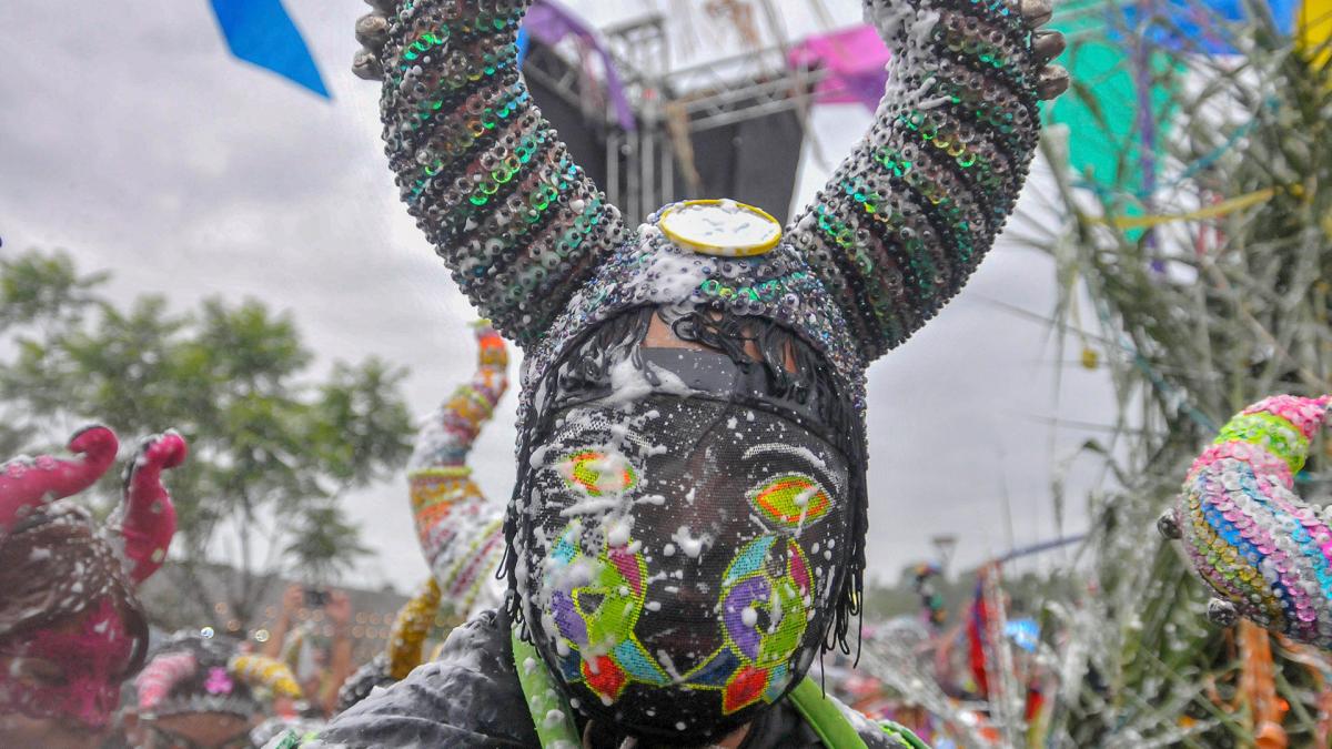 Las comparsas y Pujllay continúan deslumbrando con su magia en el carnaval de Jujuy.