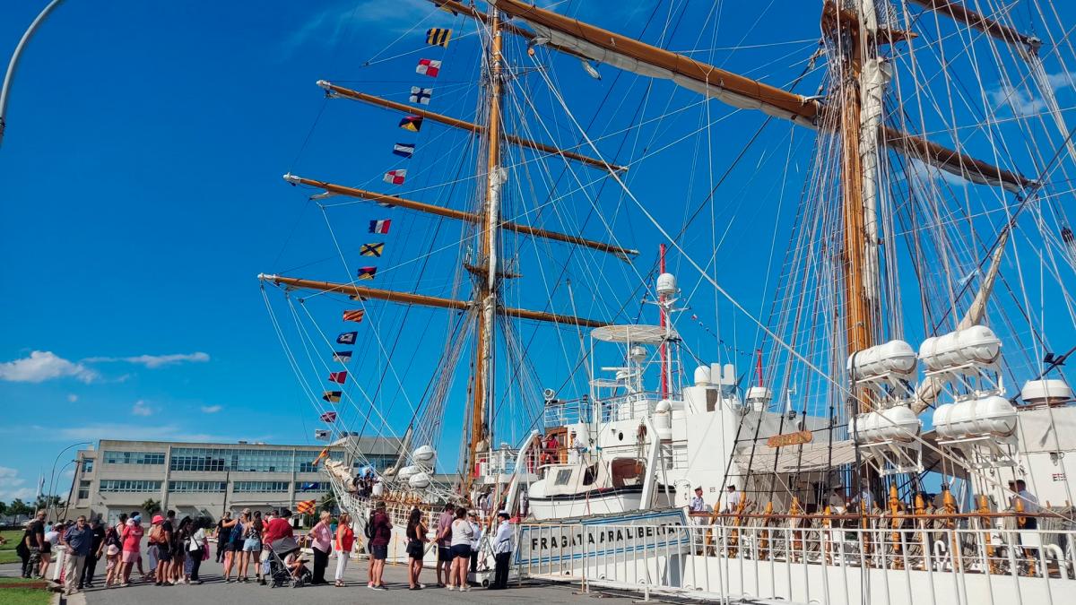 El buque ARA Libertad estará abierto al público en Mar del Plata hasta el sábado.