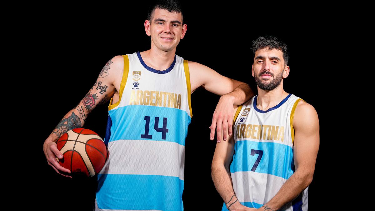 La Selección Argentina de básquet presentó su nueva camiseta en conmemoración de los 20 años del Oro en Atenas.