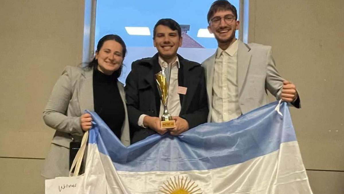  Estudiantes de Derecho de la UBA ganaron un concurso de derecho internacional humanitario 